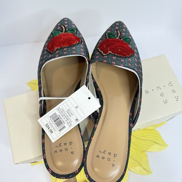 A New Day Emerald Green Brocade Rose Patch Slip On Shoes Pointy 7.5 - Picture 5 of 7